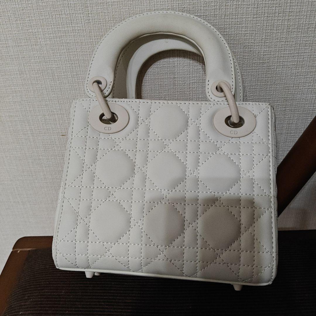m*8様 高級ブランドデザイン ホワイト キルティング ショルダーバッグ
