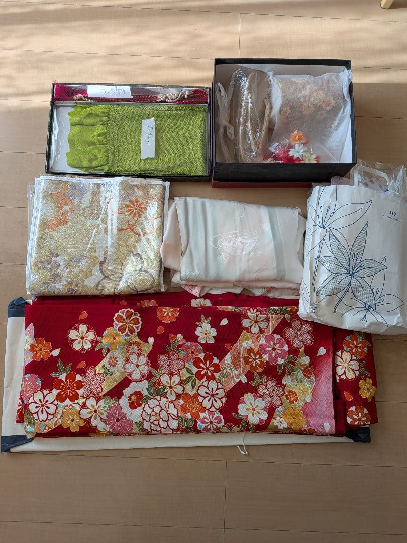 【振袖フルセット 】レトロ古典柄 成人式 前撮り 小物完備　赤