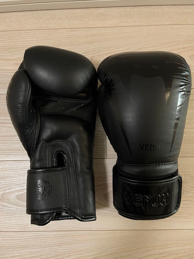 Venum Giant 3.0 グローブ 14onz