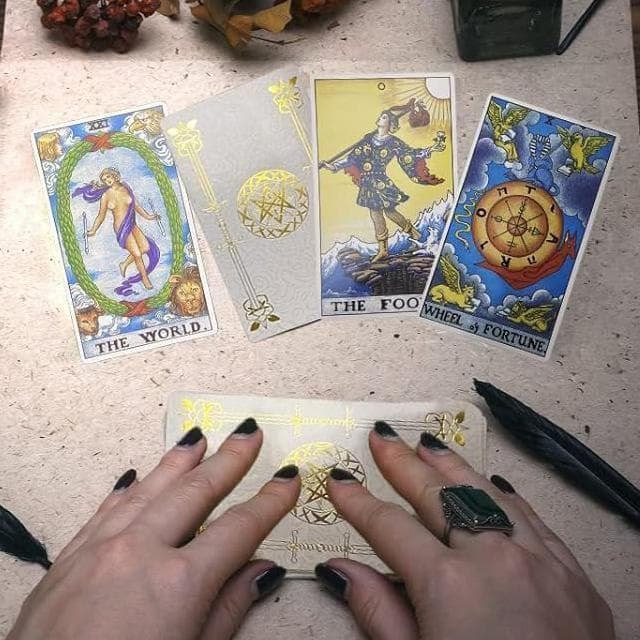 【正規品タロットカード】上品で高級感溢れる✨ホワイト×ゴールドの箔押しタロット