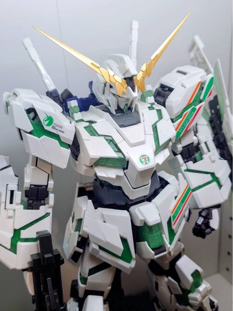 PG 1/60 ユニコーン ガンダム ルミナスクリア セブンイレブン　ガンプラ