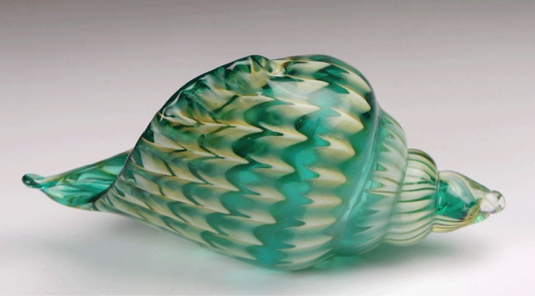 ガラス工芸　巻き貝の置物