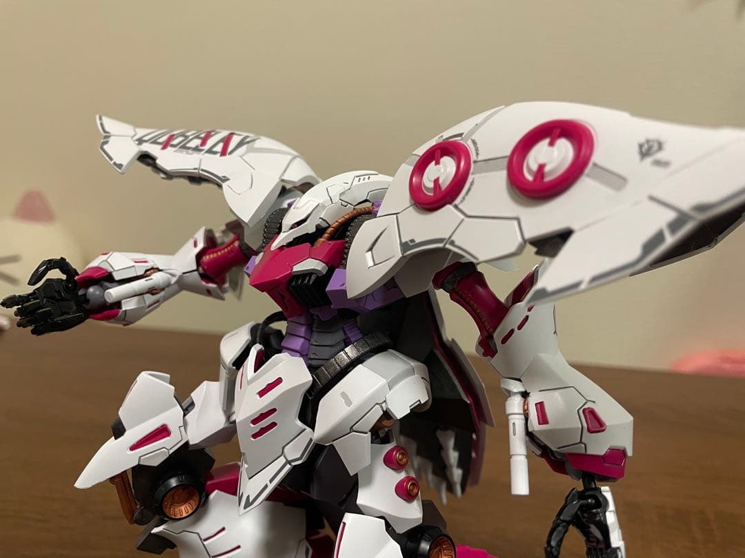 【完成品】海外製プラモデル 女王の乗り物 キュベレイ