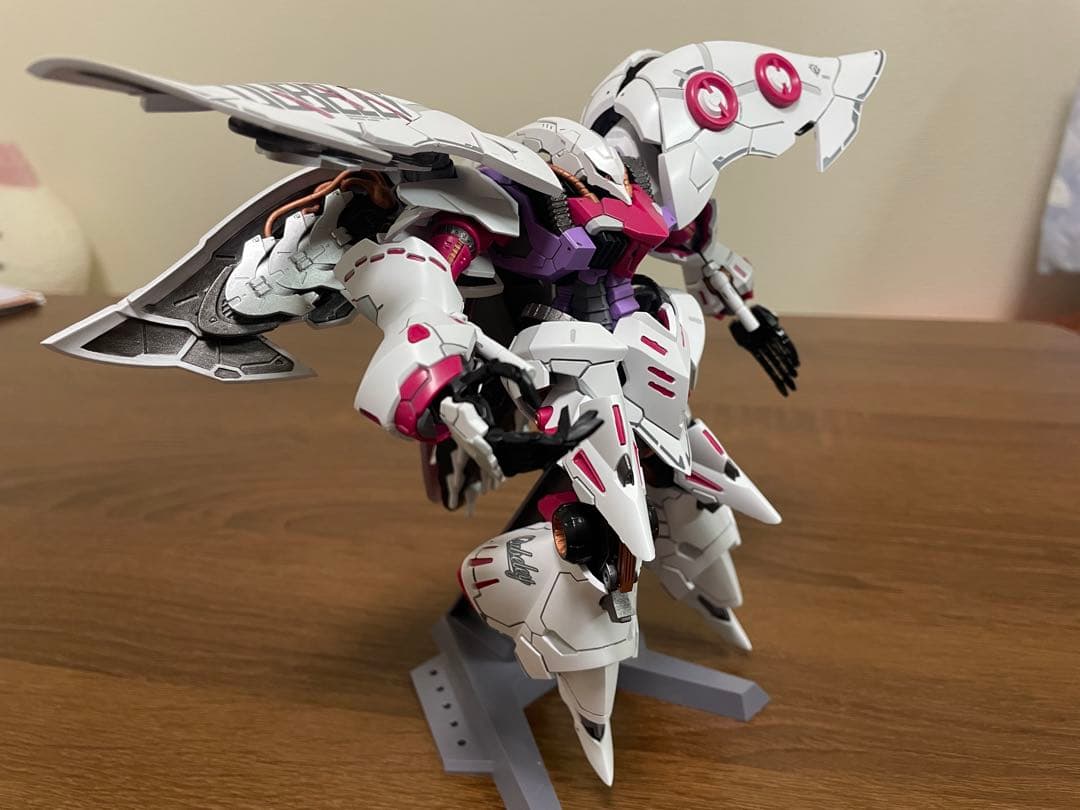 【完成品】海外製プラモデル 女王の乗り物 キュベレイ