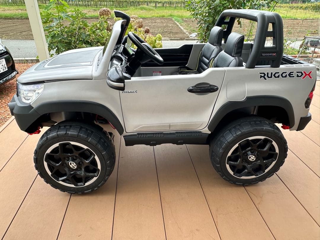 手渡し限定　乗用ラジコン　ハイラックス　ラギット