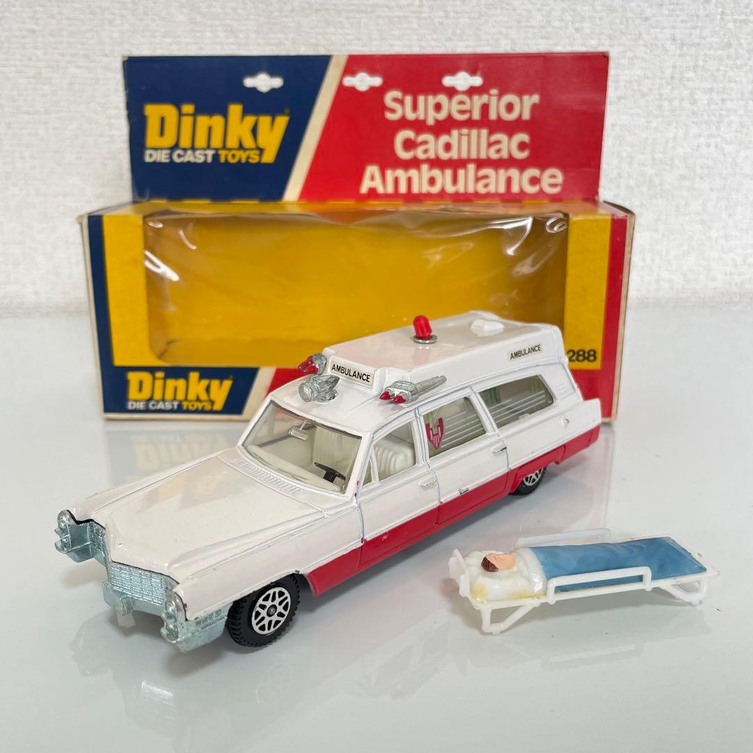 ミニカー Dinky o.288 Superior Cadillac Ambulance