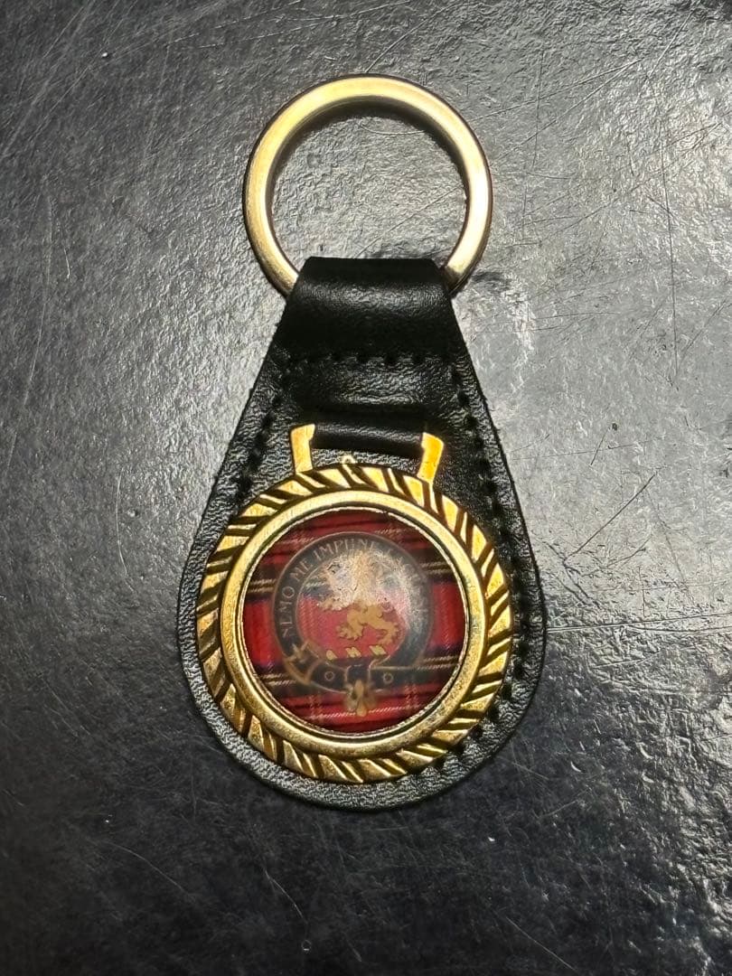 レザー製ライオン紋章キーホルダー