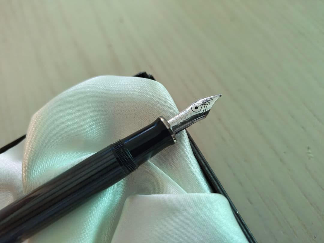 Pelikan 万年筆 ブラック ストライプ