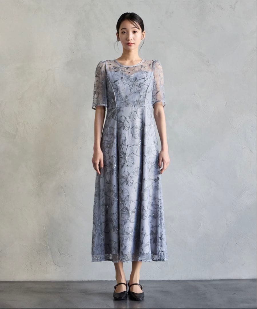 ビオラモチーフ　スパンコール　刺繍　ドレス　グレー　結婚式　同窓会　Leja