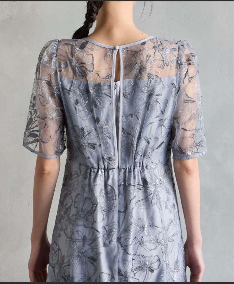 ビオラモチーフ　スパンコール　刺繍　ドレス　グレー　結婚式　同窓会　Leja