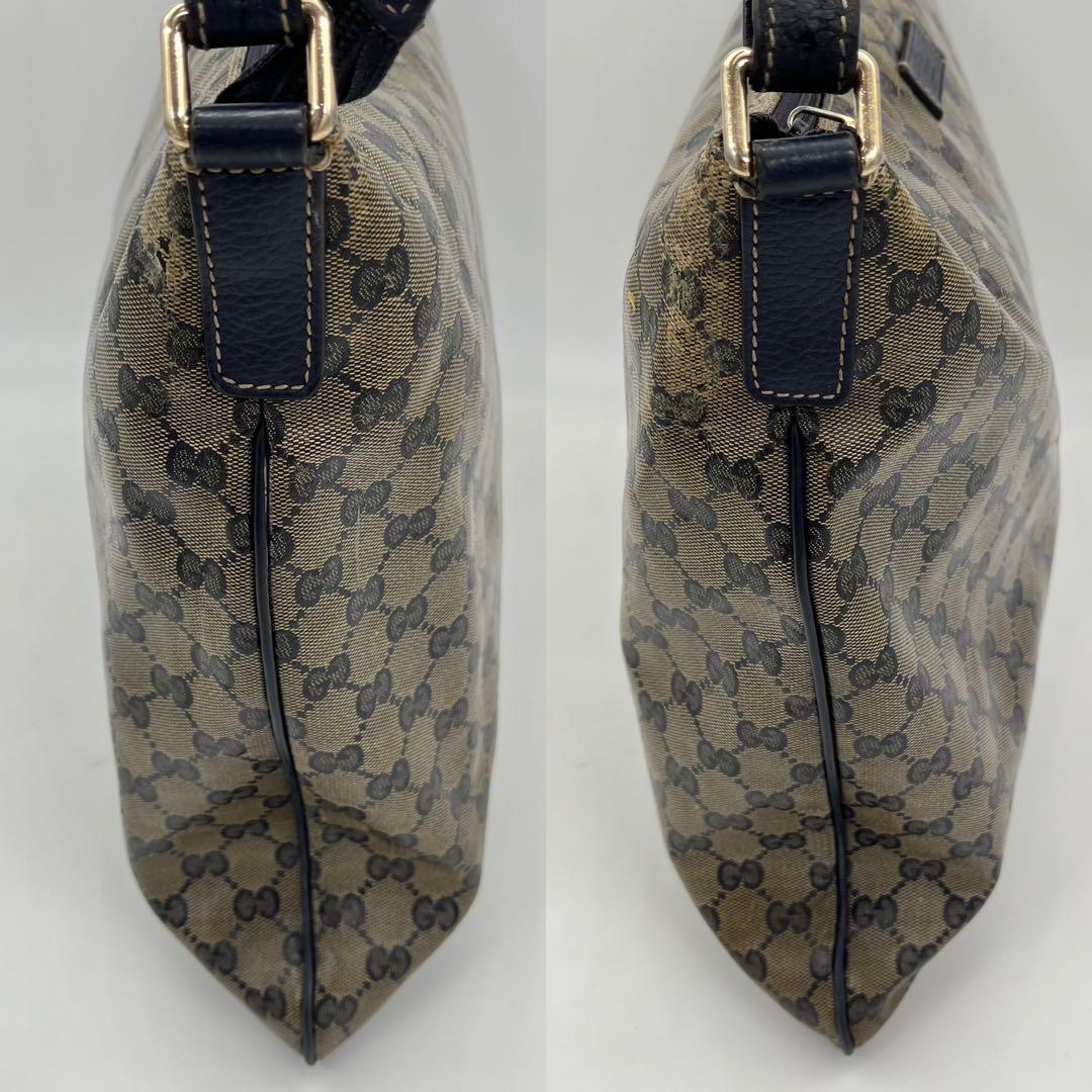 GUCCI ショルダーバッグ メッセンジャー 斜めがけ GGクリスタル 男女可能