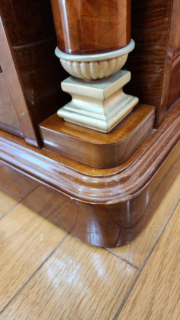 クラシック木製キャビネット ガラス扉付き