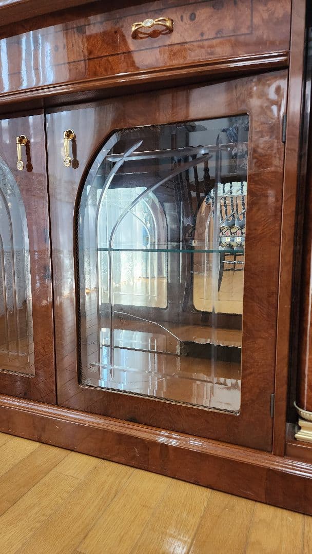 クラシック木製キャビネット ガラス扉付き