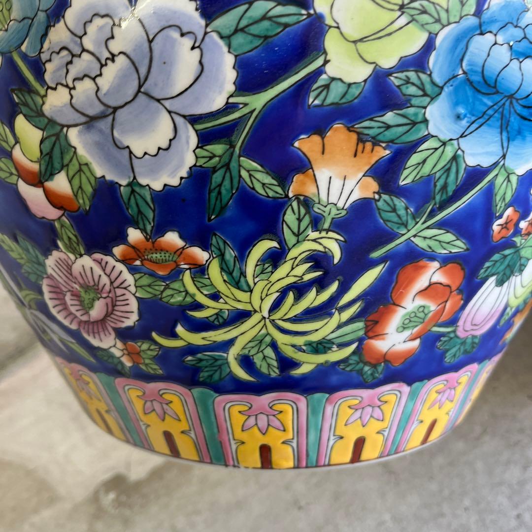 最終処伊万里金魚が泳ぐ絵柄十錦手火鉢大睡蓮鉢金魚鉢　カラフルな色合いと絵柄の良さ