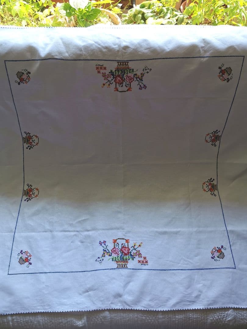アンティーク英国手織リネン クロスステッチ薔薇花籠刺繍ニードルワーク 青枠クロス