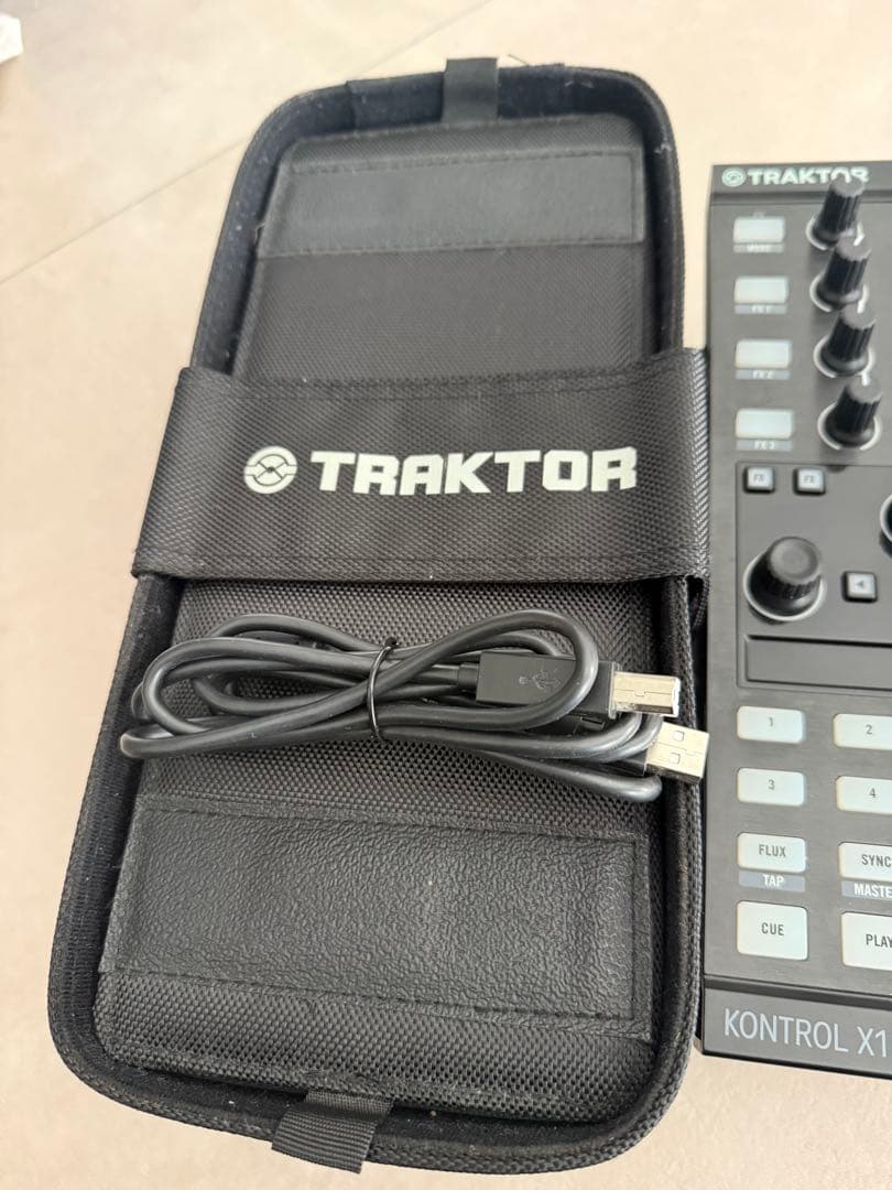 TRAKTOR KONTROL X1 mk2（専用ケースとカバー付き）②