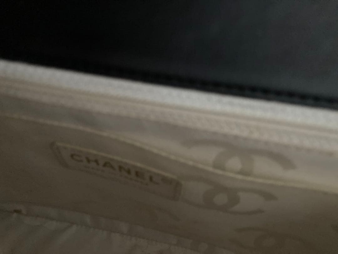 シャネル　パンチングカメリア　パテント　チェーンバッグ