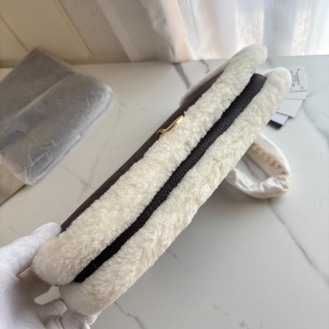 【新品未使用】ローレンラルフローレン　ボア　ショルダーバッグ　本革　チャーム　茶