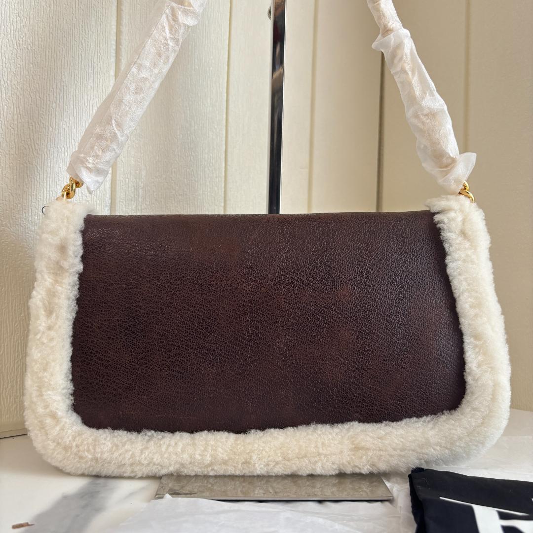 【新品未使用】ローレンラルフローレン　ボア　ショルダーバッグ　本革　チャーム　茶