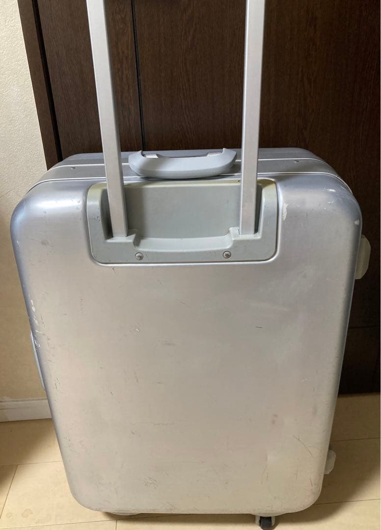 シルバー アルミニウム キャリーケース　SPORT ITALY