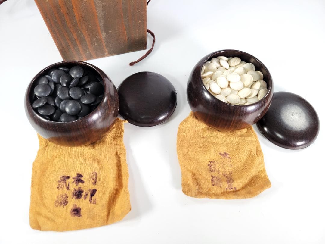 【送料無料・蔵出し】囲碁　本蛤碁石　本那智黒　黒檀　桐箱付き　骨董　ビンテージ