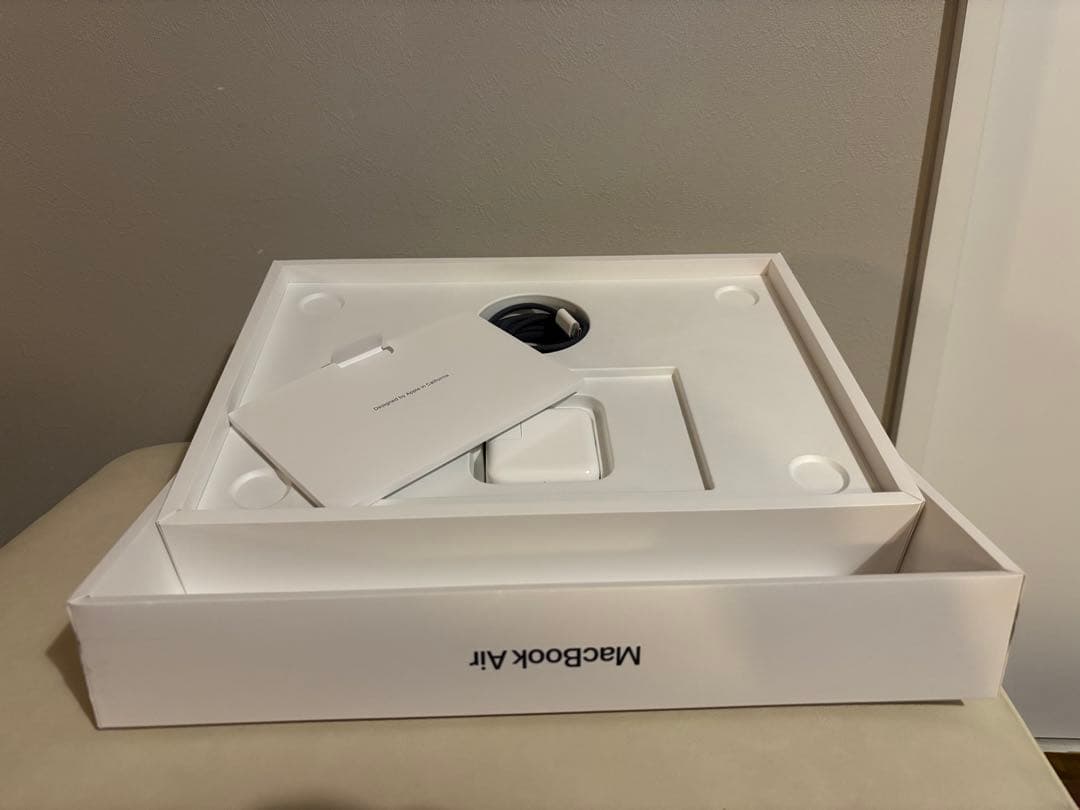 Apple MacBook Air M2 2022 13インチ8GB 256GB