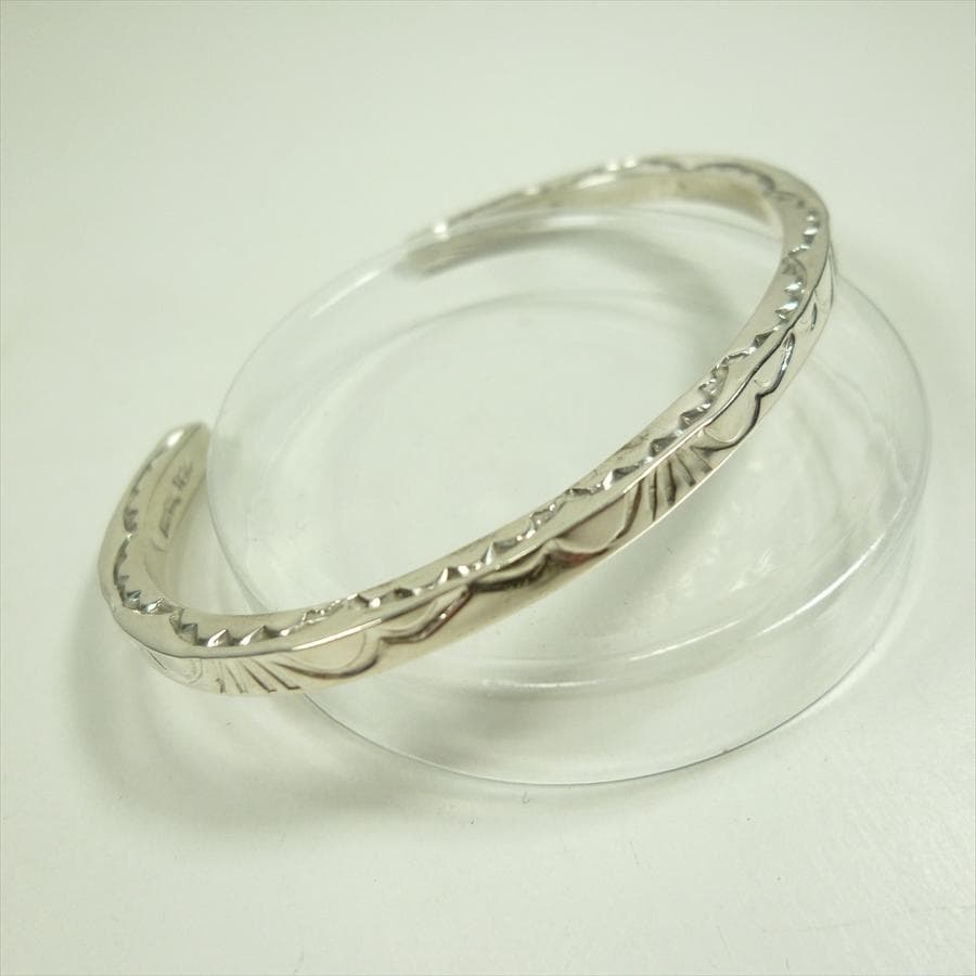 Navajo Elaine Tahe 3面スタンプ ワークバングル