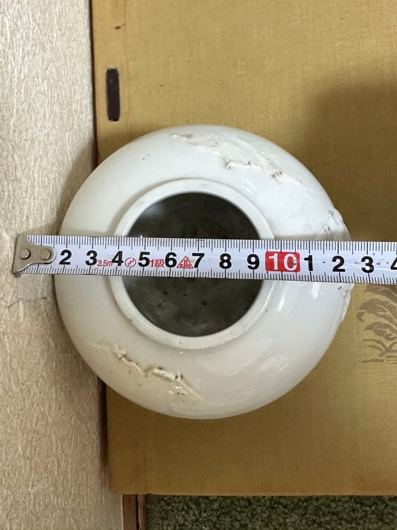 白磁　高麗　徳化窯　伊万里　瀬戸　◆山水　白い陶器の浮彫り花瓶