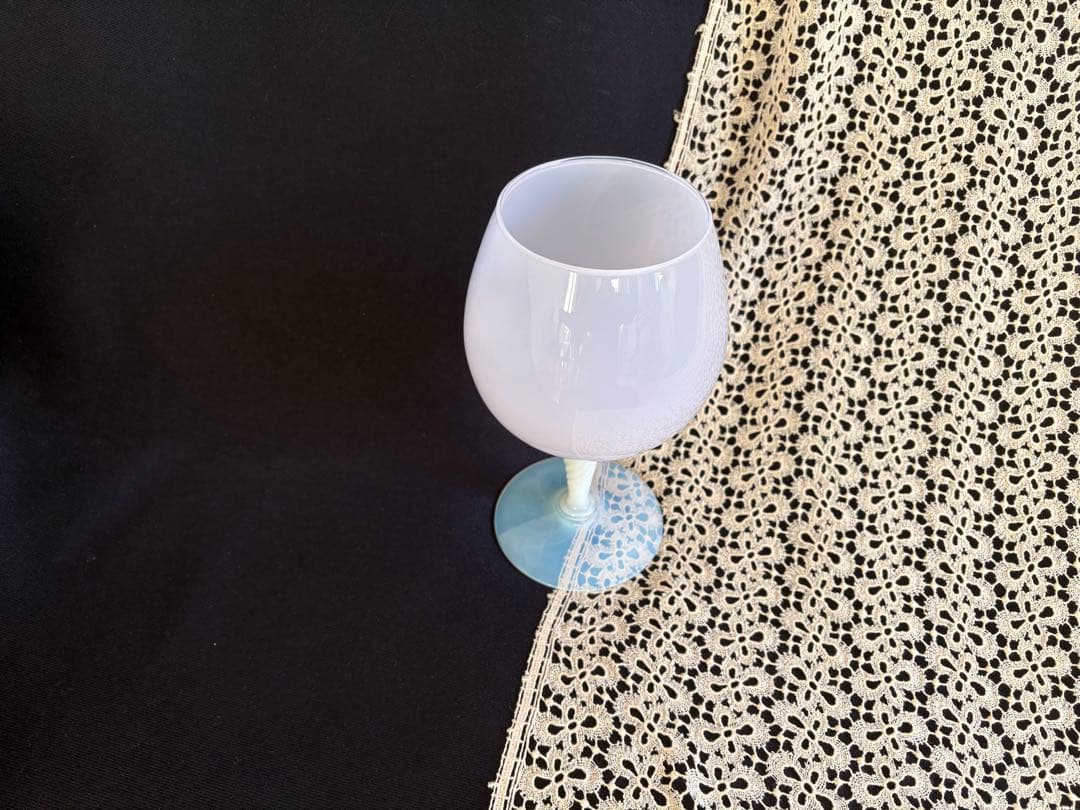 オパリンガラス フラワーベース 薄いパープルカラー フランスアンティーク