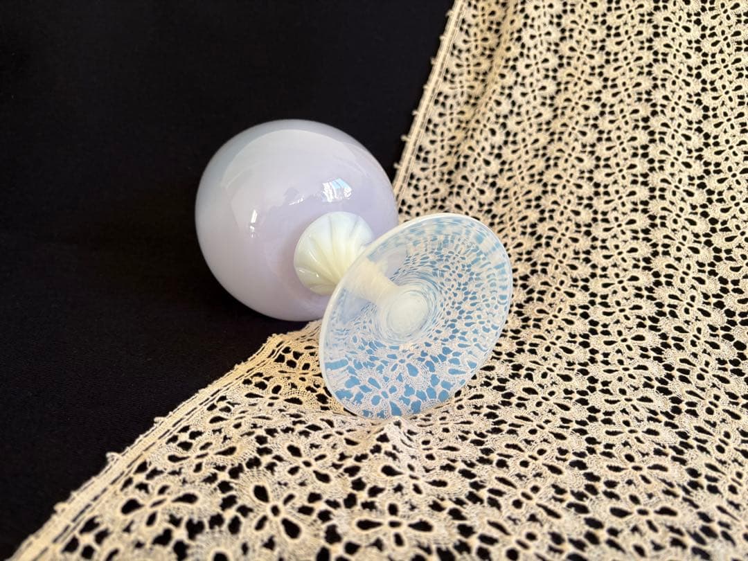 オパリンガラス フラワーベース 薄いパープルカラー フランスアンティーク