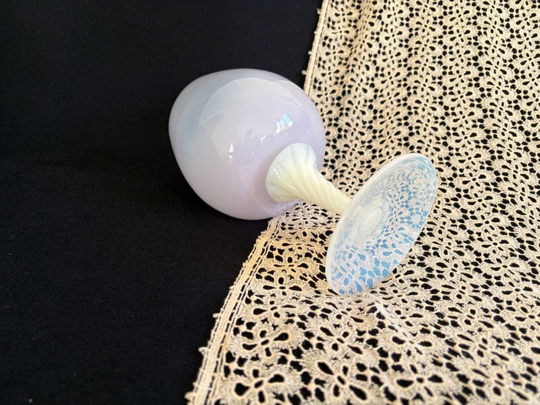 オパリンガラス フラワーベース 薄いパープルカラー フランスアンティーク