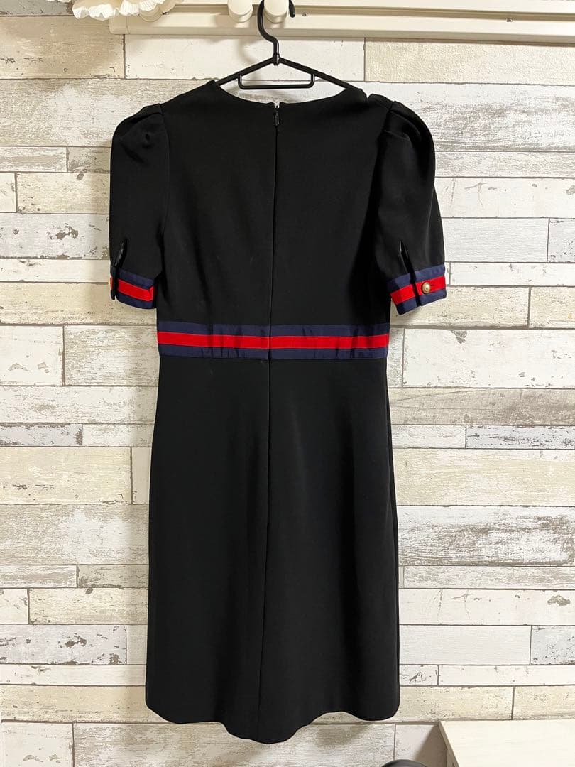 美品☆GUCCI　2019　膝丈ワンピース　シェリーライン　黒　赤　リボン　M