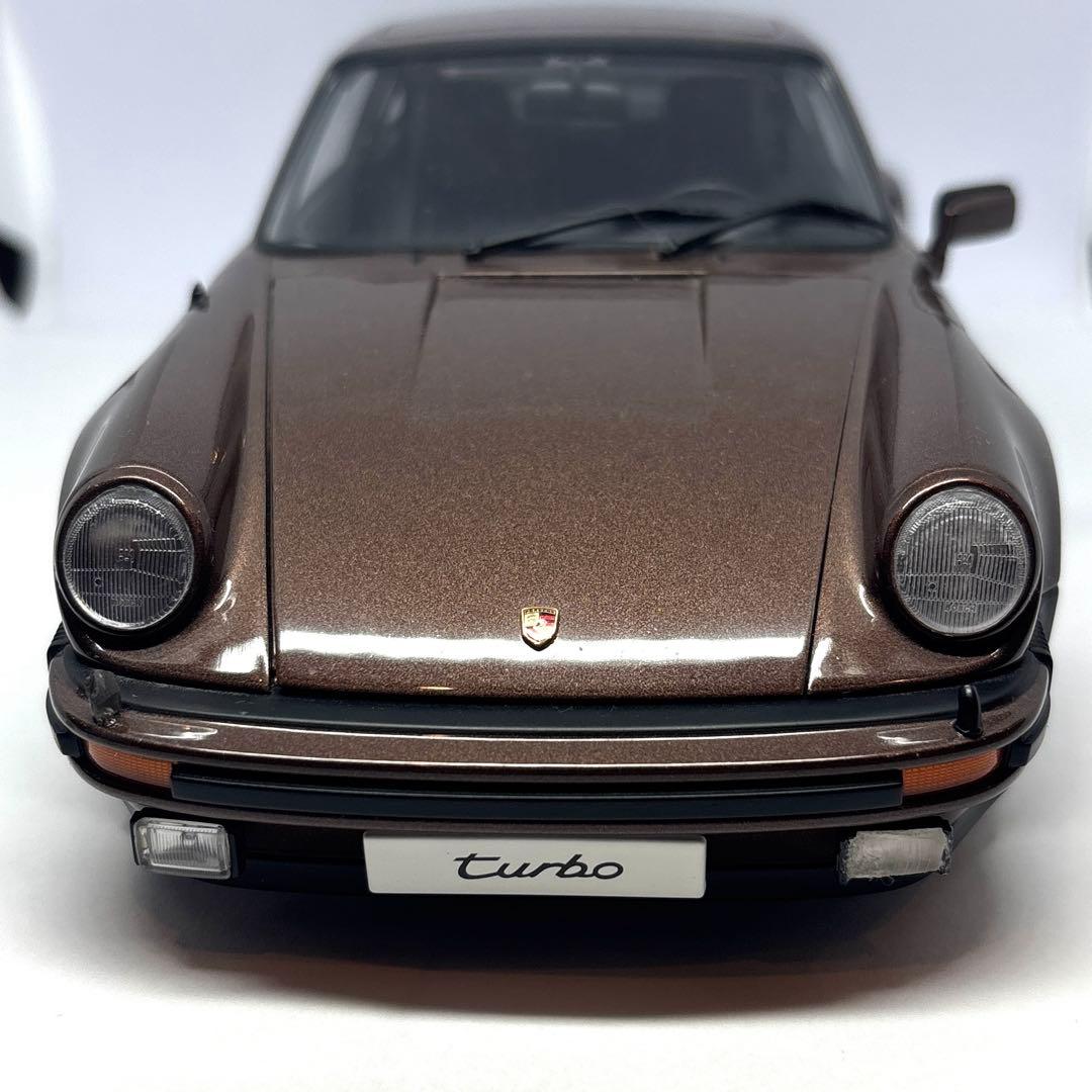 オートアート　ポルシェ911 ターボ 930 AUTOart 1/18 ブラウン
