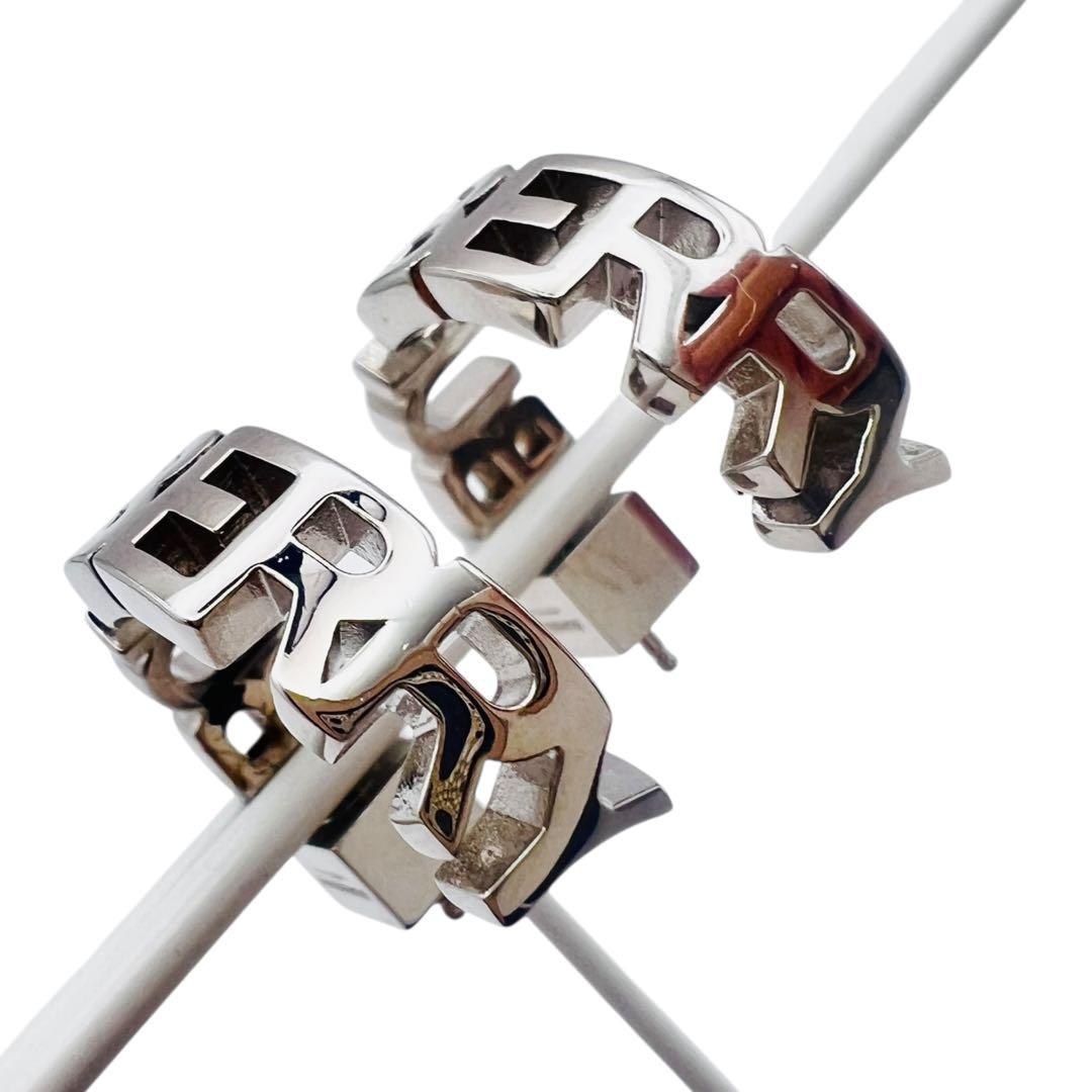 超美品✨バーバリーロンドン　フープ　ピアス　イタリー製　ロゴ