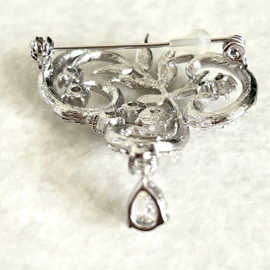 フォクシー｜ブローチ 雫 ラインストーン 曲線 シルバー