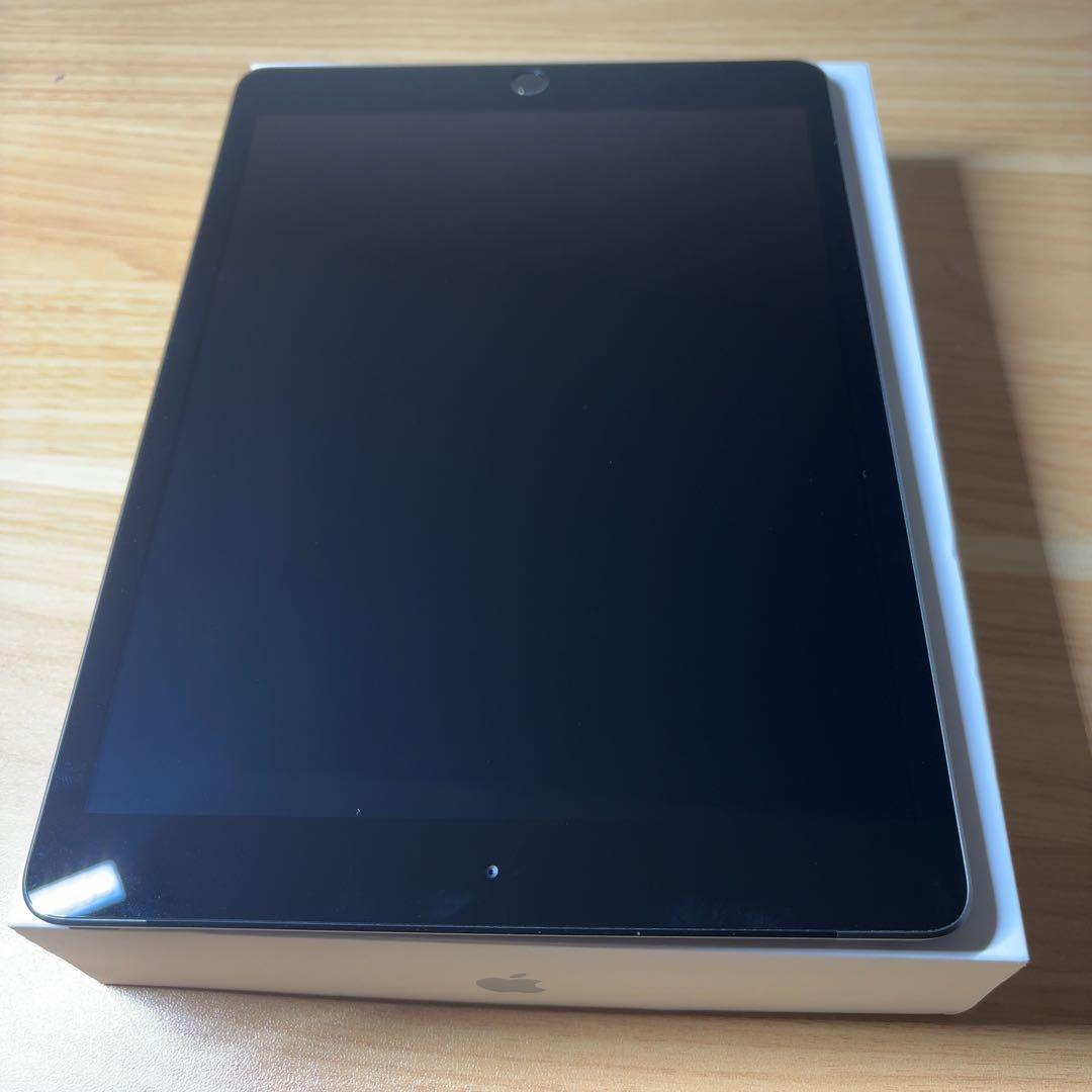 早い者勝ち　iPad 第８世代　32GB セルラー