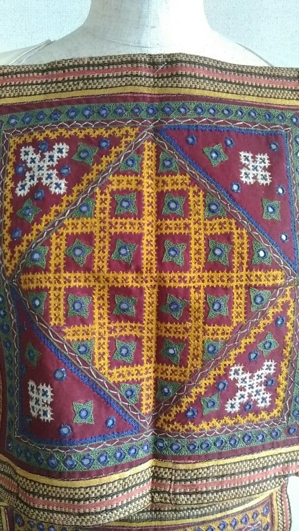 インドのアンティーク　タペストリー　テーブルセンター　ペア