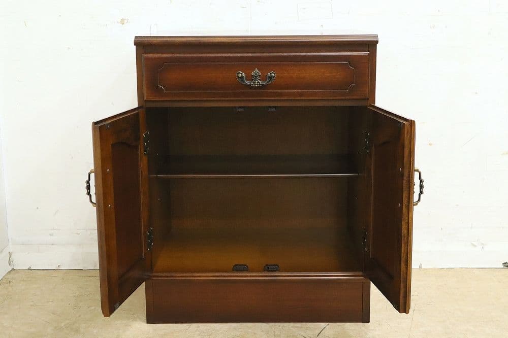 カリモク【コロニアル】キャビネット・収納棚・リビングボード