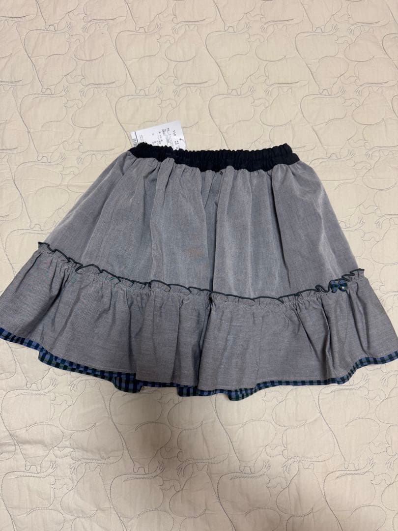 [新品　タグ付き］ファミリア　リバーシブルスカート　110