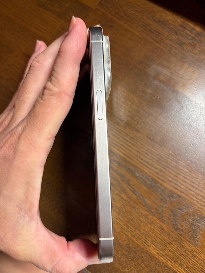 iPhone 15 Pro ホワイトチタニウム 128GB　おまけ有り