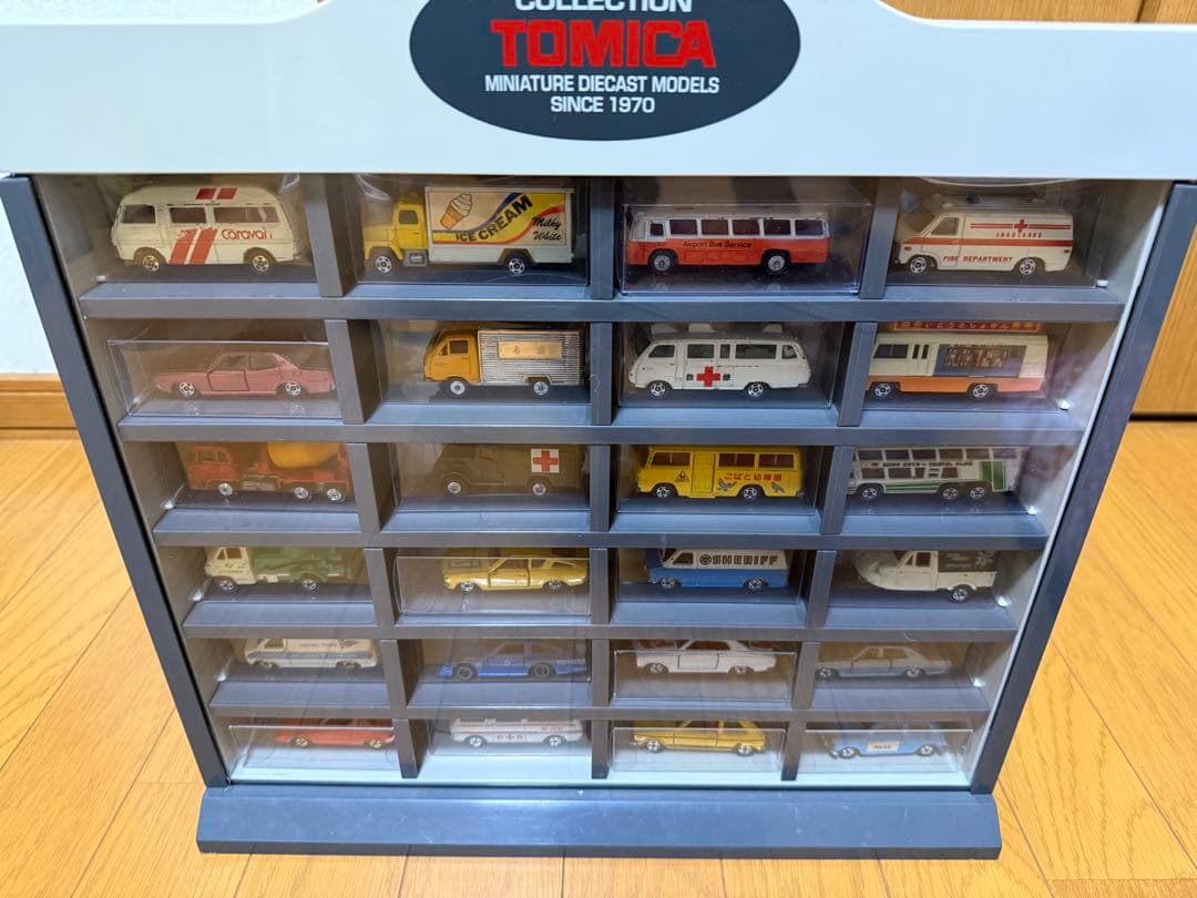 トミカ 日本製　コレクションケース付き