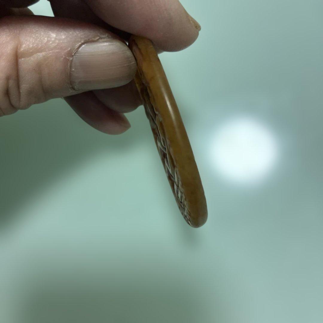 石彫刻 円形アート 人物と獣