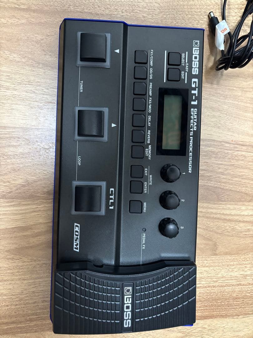 BOSSマルチエフェクターGT-1 (純正ACアダプター、GT-1の教科書付き)
