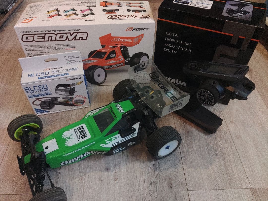 GENOVA 1/10スケール電動RCカー