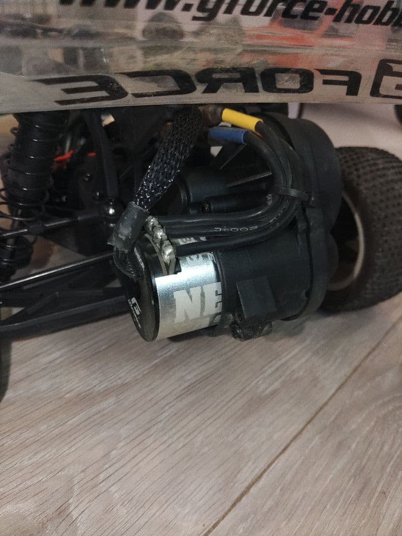 GENOVA 1/10スケール電動RCカー