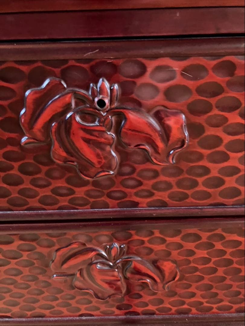 鎌倉彫の洋服箪笥