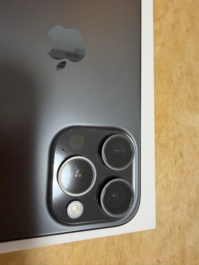 iPhone 15 Pro Max ブラックチタニウム 256GB SIMフリー