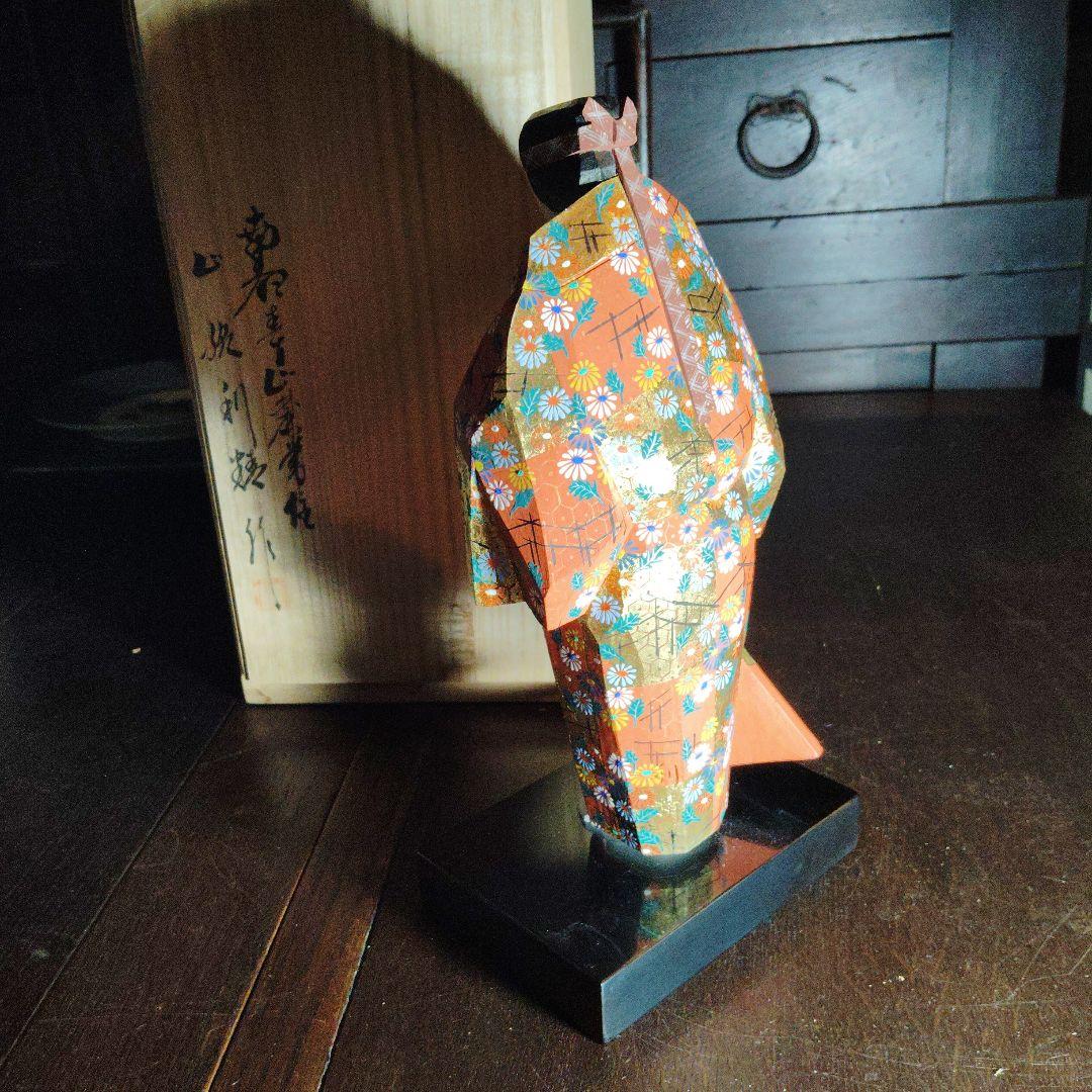 奈良木彫り、御所人形 オレンジ花柄 木製