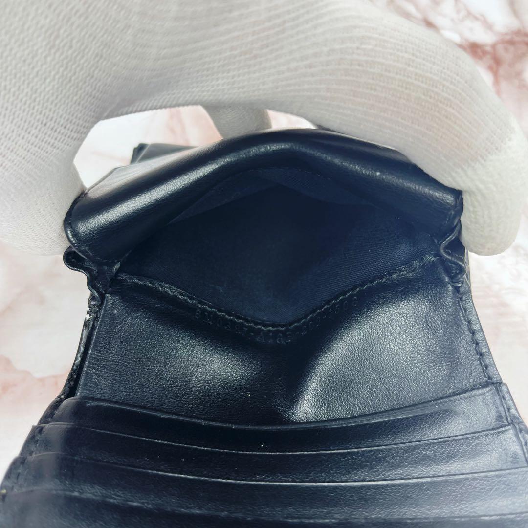 【極美品】FENDI ブラックレザー コンパクトウォレット　折り財布70
