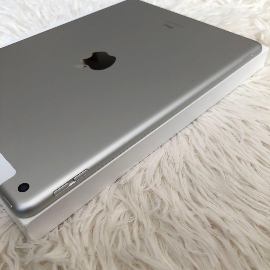 【完動品】iPad 第7世代 32GB SIMフリー【すぐ発送】　【付属品】